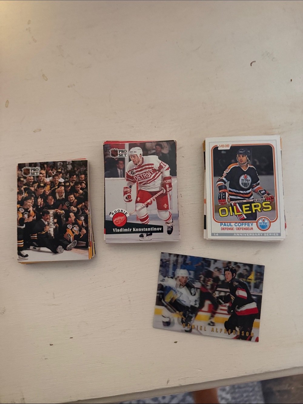 Hockey Card lot of 75 early 90’s vintage with a 3D card included!